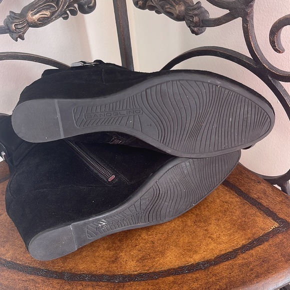 Bandolino Black suede wedge booties with zippers and buckle detail size 7M - Picture 4 of 6